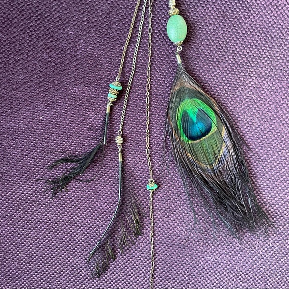 🦚 Long single handmade Peacock feather and chain earring - Picture 2 of 5